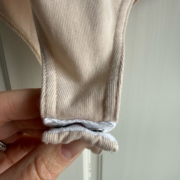 Long Sleeve V Neck Bodysuit - Picture 3 of 4